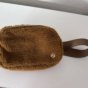 Lululemon Everywhere Belt Bag 1L *Fleece